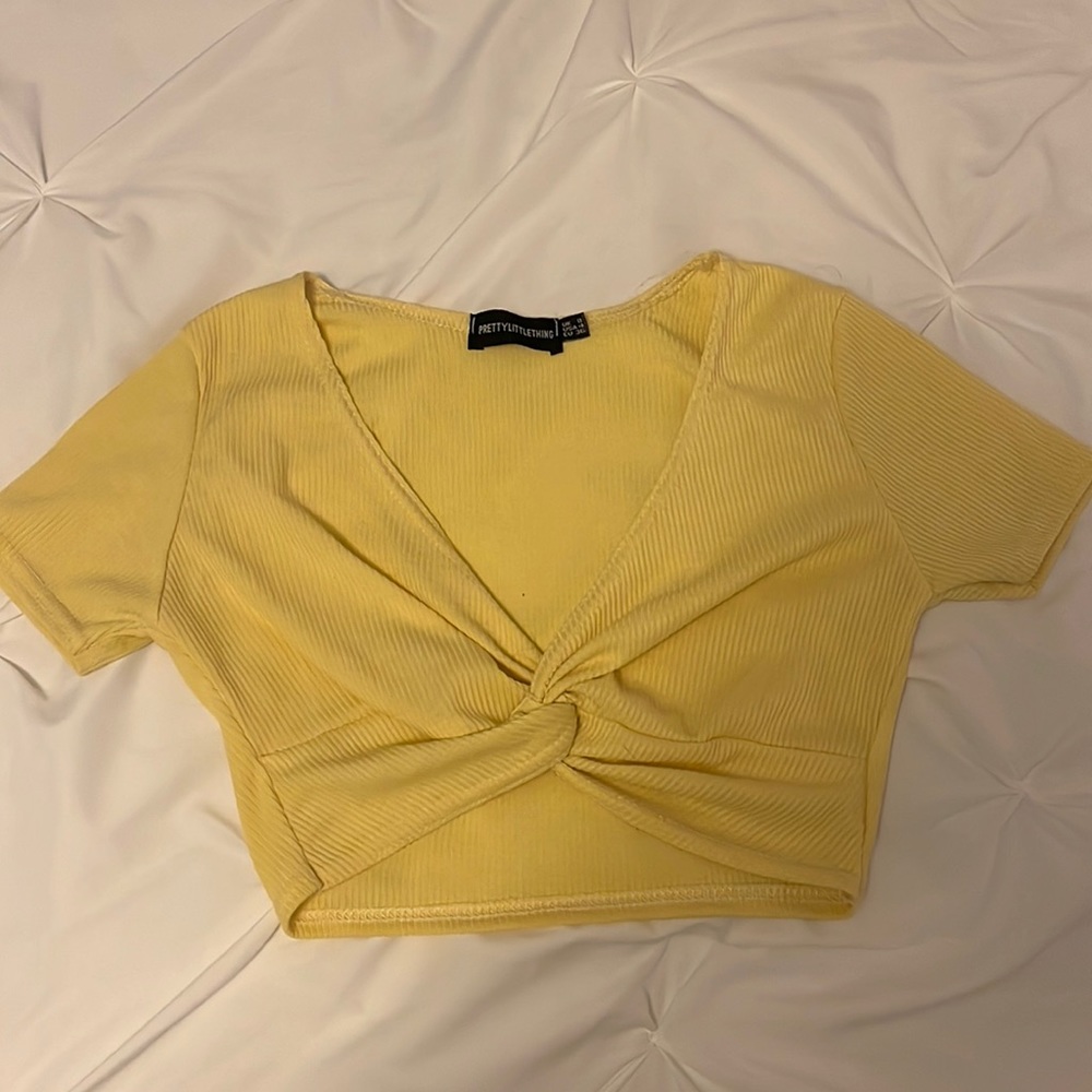 yellow ribbed going out top